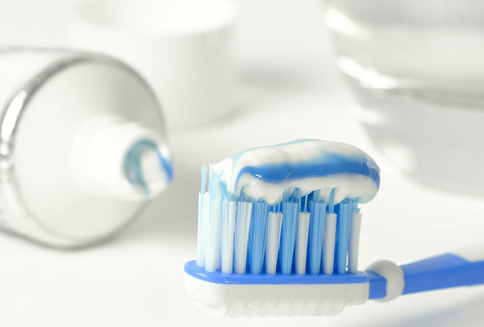 研磨剤なしの歯磨き粉の方が歯に良い？
