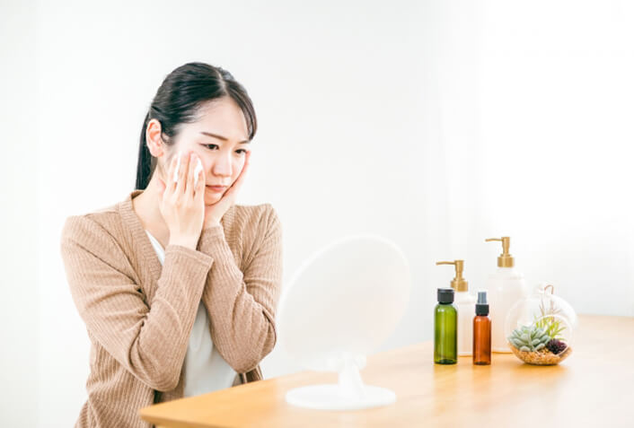 敏感肌でもふき取り化粧水は使える？メリットとデメリットを解説