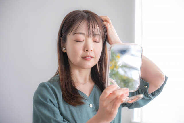 女性の頭皮のにおいにシャンプーが効く？においの原因や対策を紹介！