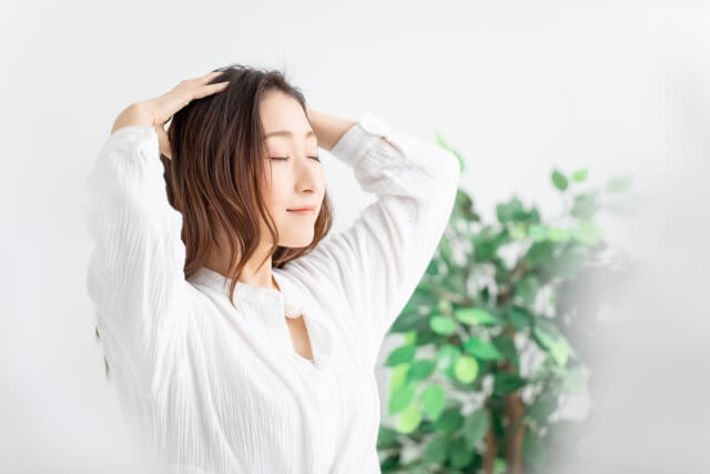40代女性の抜け毛は多い？原因や対策を解説！