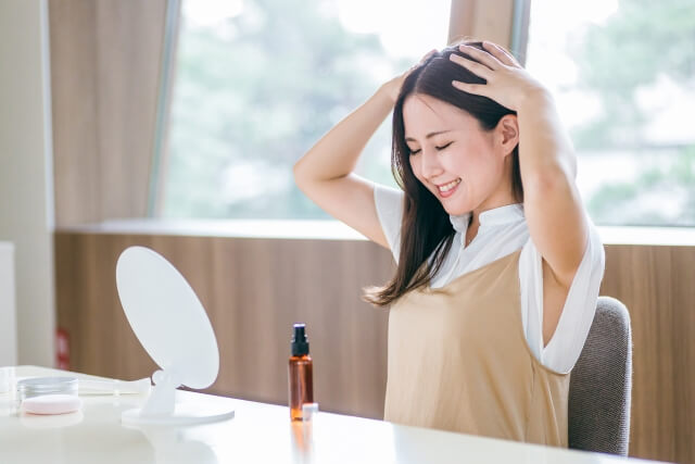 ヘアオイルを使い分けるメリットとは?朝と夜で役割が違う