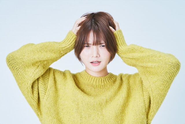 産後に抜け毛が増えるのはなぜ？