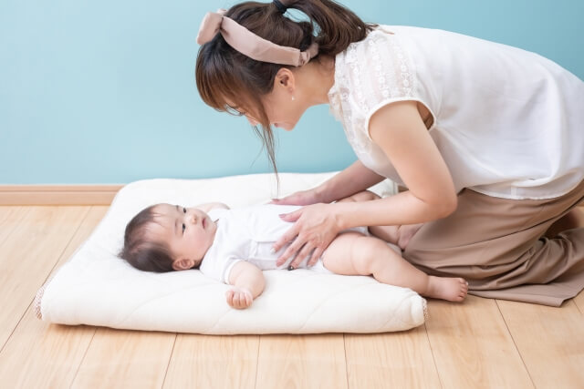  産後の抜け毛はいつまで続く?回復の目安を解説 