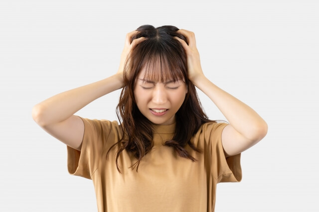 シャンプー エイジングケアは何が違う？年齢に合った頭皮ケアと正しい選び方