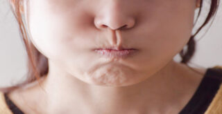 ほうれい線が気になりだしたら？効果的なおすすめクリーム３選！