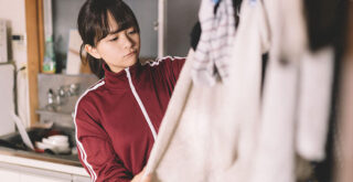 梅雨時に辛い部屋干しの臭い、どうやって対処する？