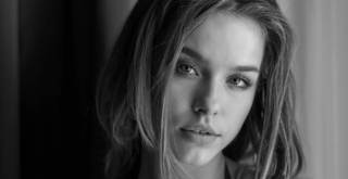 おでこに赤みがあるのは肌荒れが原因？解消する方法を徹底解説！