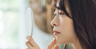 ブルベなのに肌が黄色い？ブルベと黄ぐすみの関係を解明！