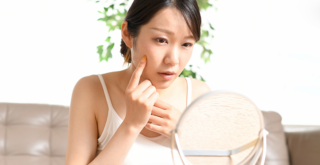 乳液でニキビができる原因は？対策と効果的な使い方