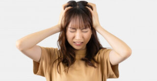 シャンプー エイジングケアは何が違う？年齢に合った頭皮ケアと正しい選び方